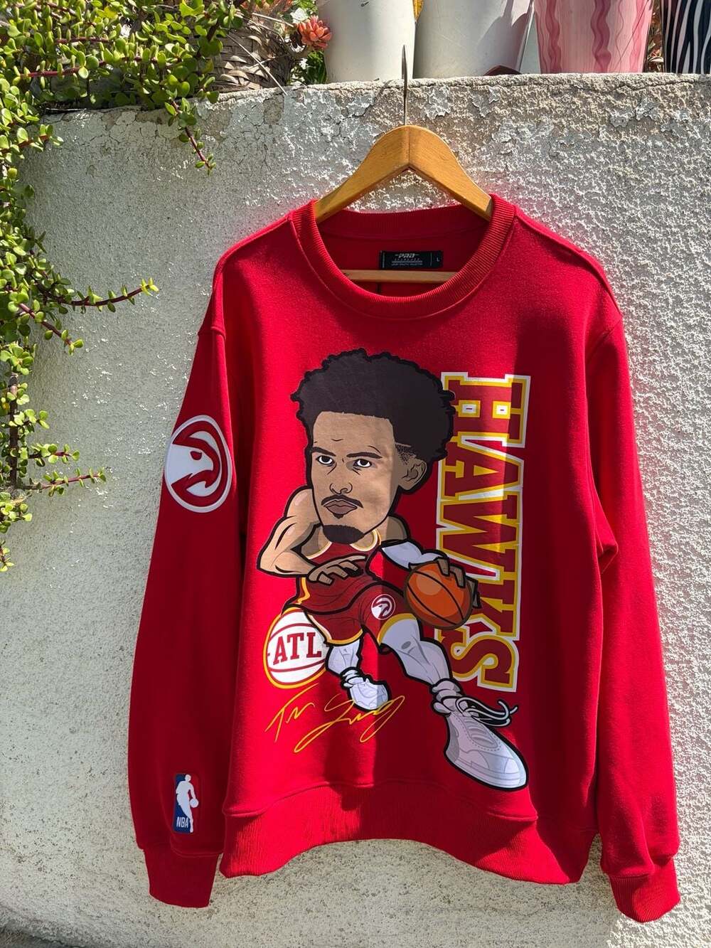 🦅 Pro Standard x NBA Atlanta Hawks Trae Young Caricature Crewneck — NWT